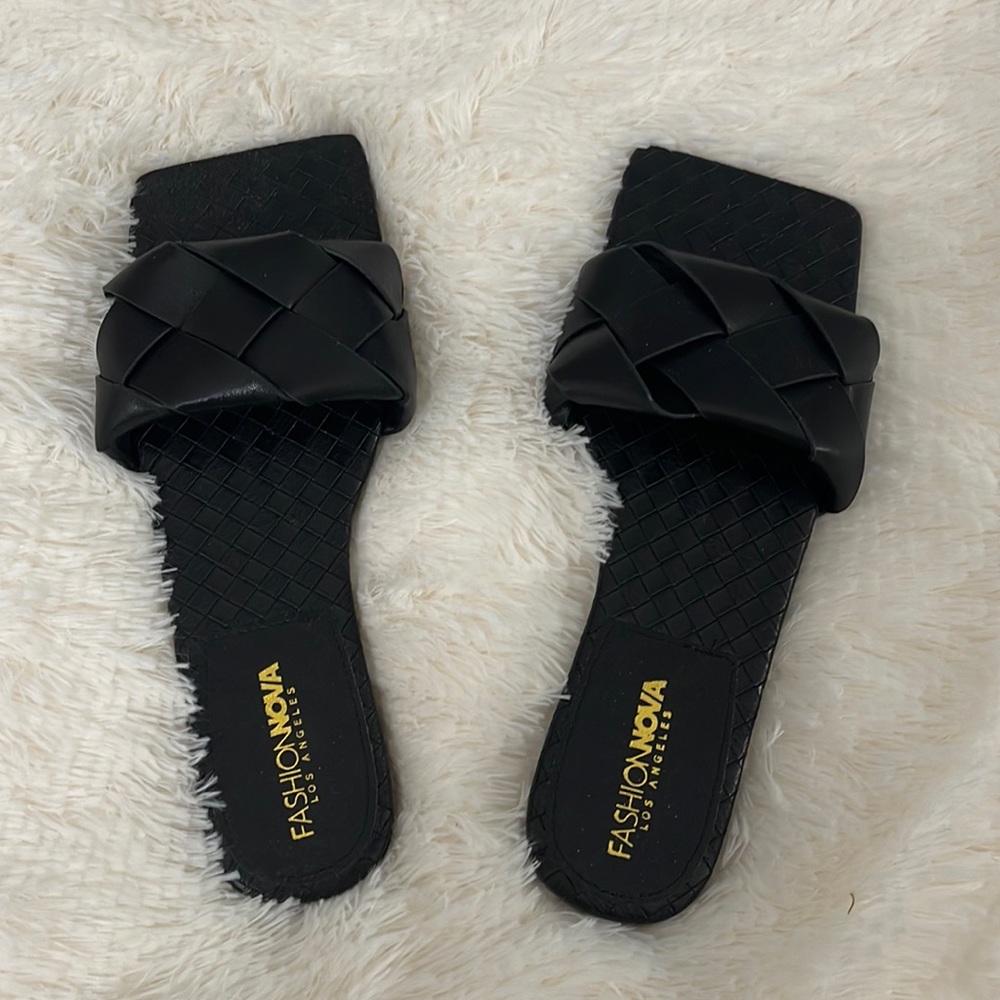 Flat sandals
